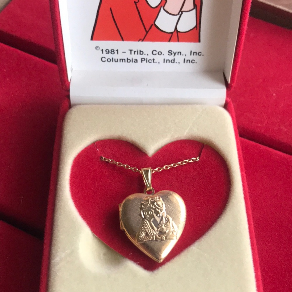 1981 LITTLE ORPHAN ANNIE locket necklace 14k gold